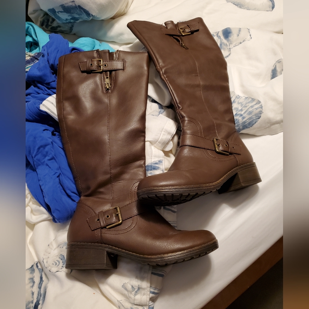 NWOT brown boots